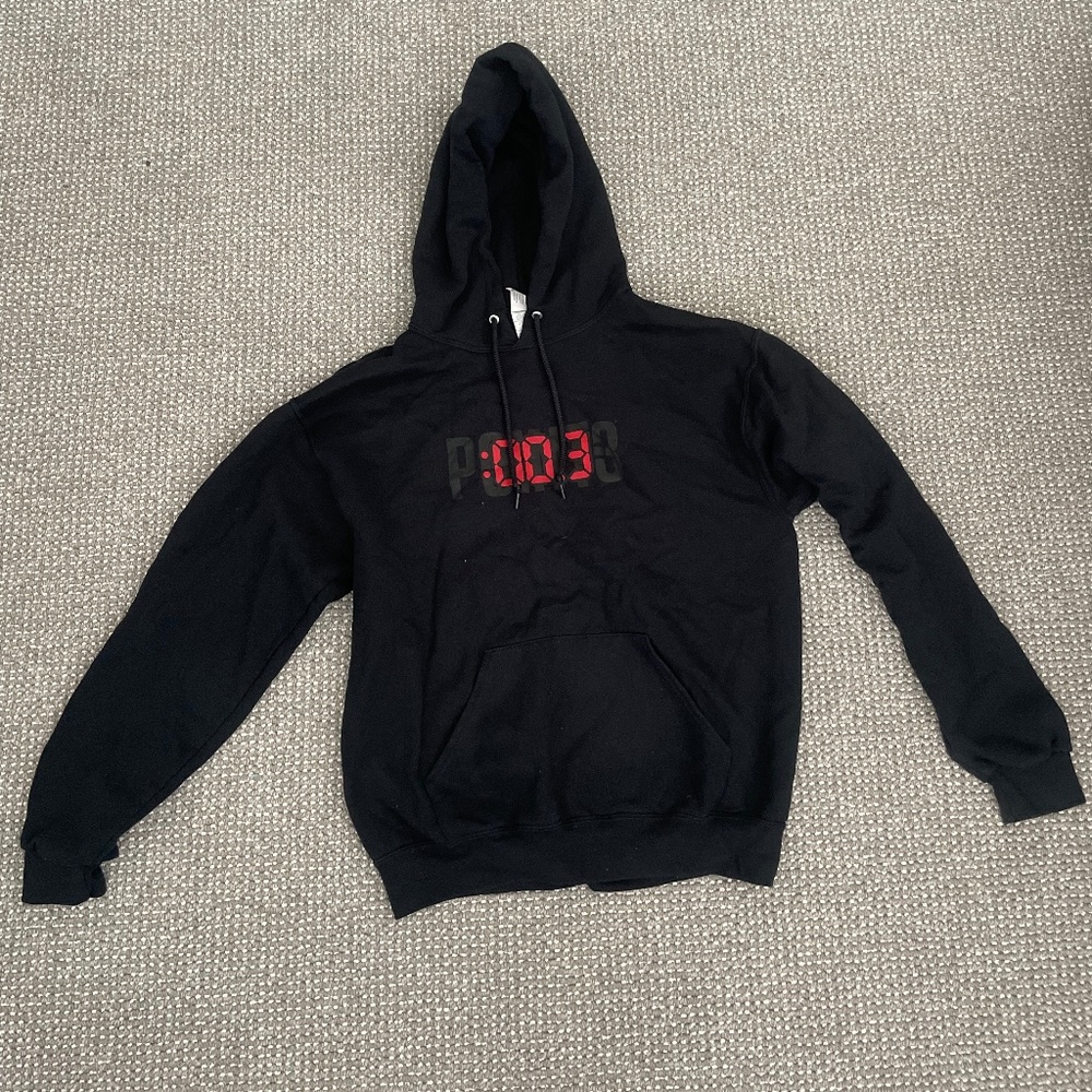 Point 3, Medium, Black and Red